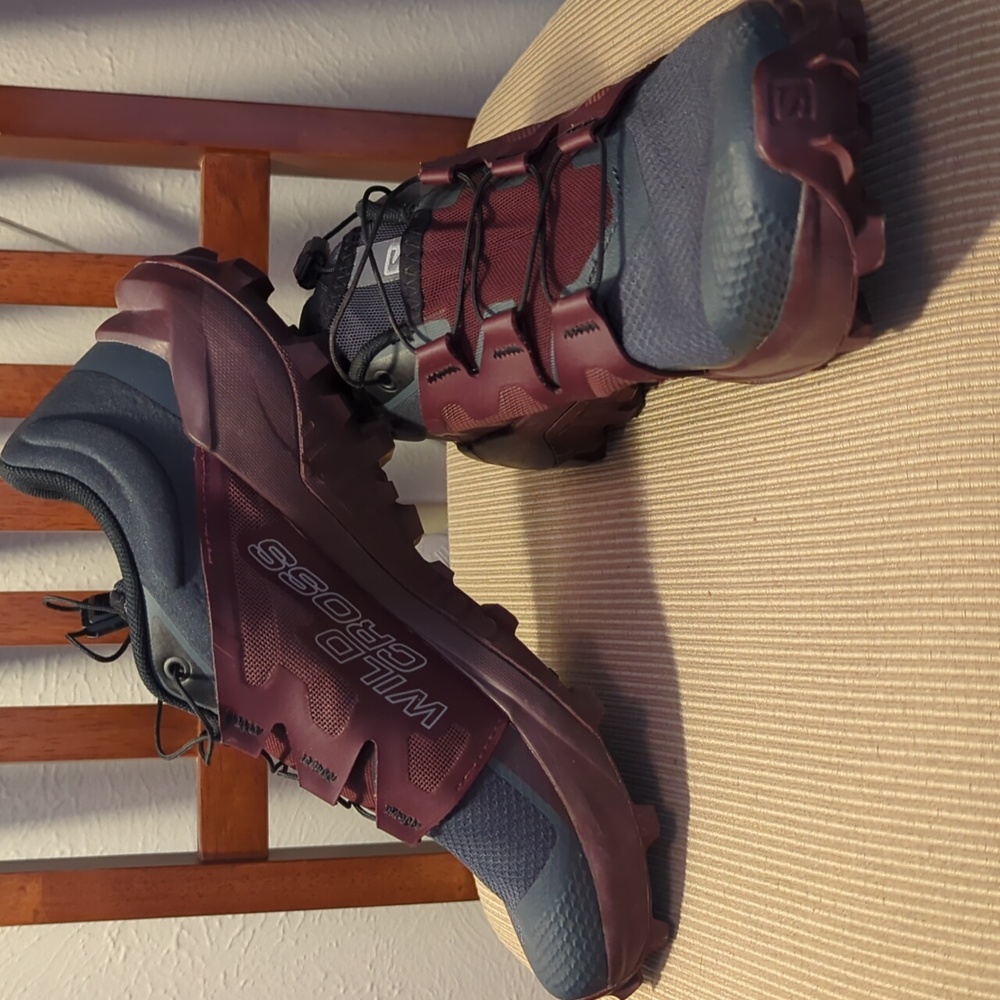 Salmon Wild Cross trail runners women's 7.5 maroon
